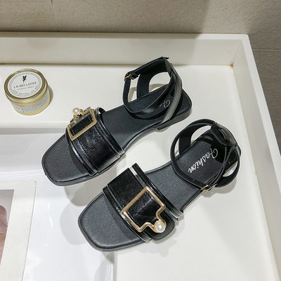 Casual γυναικεία σανδάλια από οικολογικό δέρμα με μεταλλική διακόσμηση