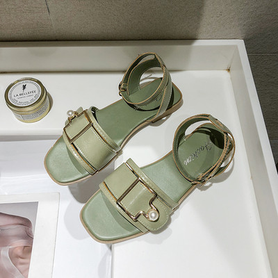 Casual γυναικεία σανδάλια από οικολογικό δέρμα με μεταλλική διακόσμηση