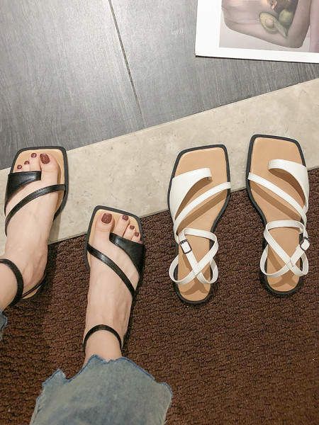 Lameda tallaga ökonahast moodsate sandaalide uus mudel