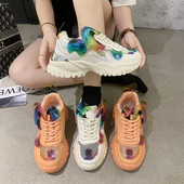 Uus mudel värviliste motiividega naiste tossud