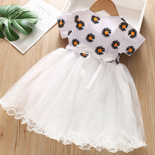 Modern gyerekruha nyomtatással és szalaggal