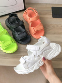 Sieviešu sporta sandales ar raupju zoli un velcro