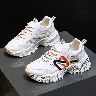 Sport és alkalmi női tornacipő durva talppal