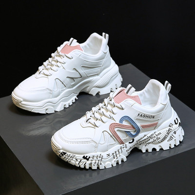 Sport és alkalmi női tornacipő durva talppal