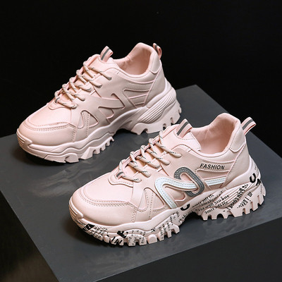 Sport és alkalmi női tornacipő durva talppal