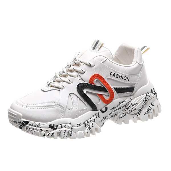 Sport és alkalmi női tornacipő durva talppal