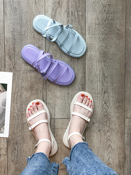 Eko bőrből készült alkalmi női szandál fém csatokkal