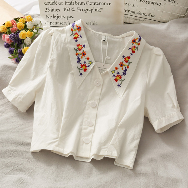 Retro stílusú női ing hímzéssel és gombokkal