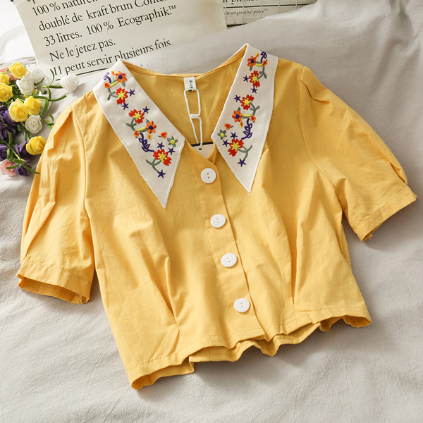 Retro stílusú női ing hímzéssel és gombokkal