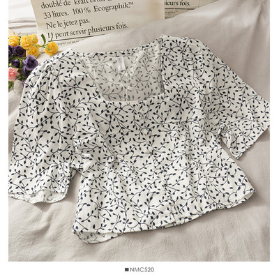 Rövid női ing négyzet alakú nyakkivágással és rövid ujjú