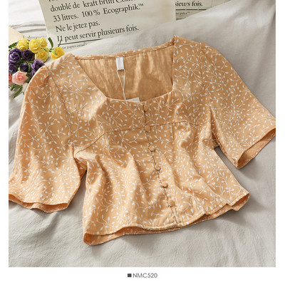 Rövid női ing négyzet alakú nyakkivágással és rövid ujjú