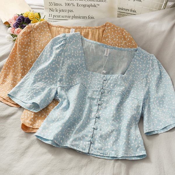 Rövid női ing négyzet alakú nyakkivágással és rövid ujjú