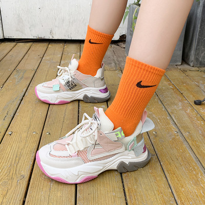 Női sport- és alkalmi tornacipő színes talppal