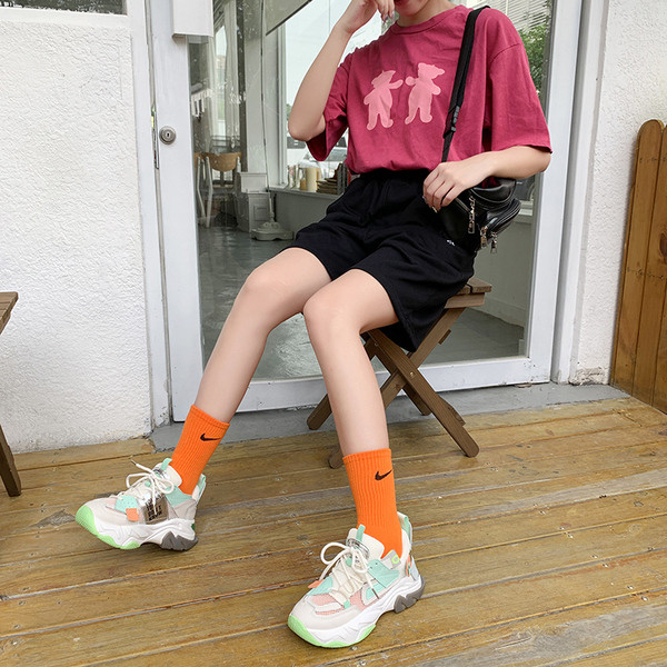 Női sport- és alkalmi tornacipő színes talppal