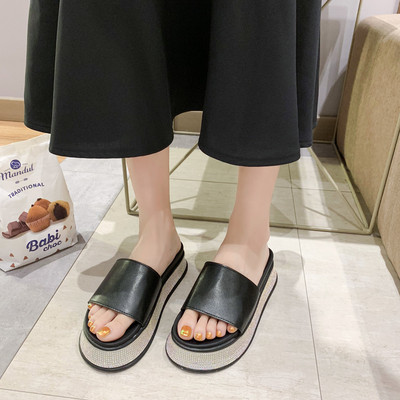 Modern női papucs magas talppal