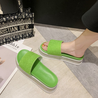 Modern női papucs magas talppal