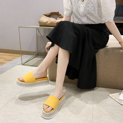 Modern női papucs magas talppal