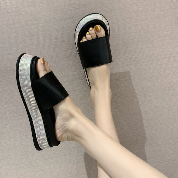 Modern női papucs magas talppal