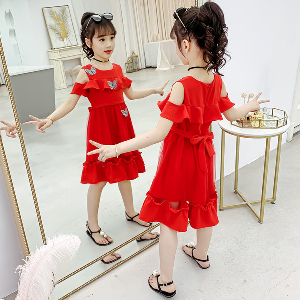 Moodne paljaste õlgade ja 3D liblikatega lastekleit