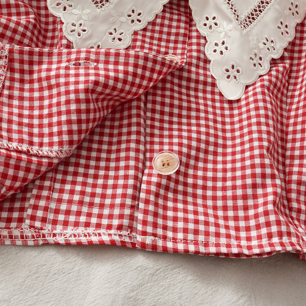 Kockás női ing csipkével és spitz nyakkivágással