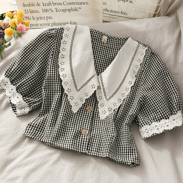 Kockás női ing csipkével és spitz nyakkivágással