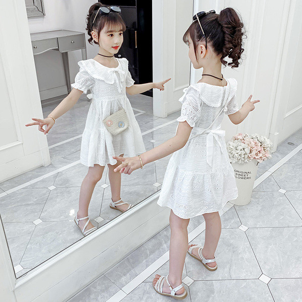 Fehér gyerekruha rövid ujjal és ovális nyakkivágással