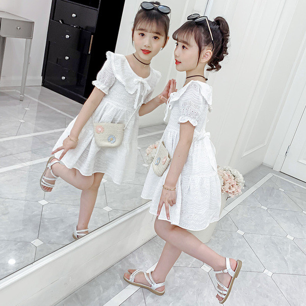 Fehér gyerekruha rövid ujjal és ovális nyakkivágással