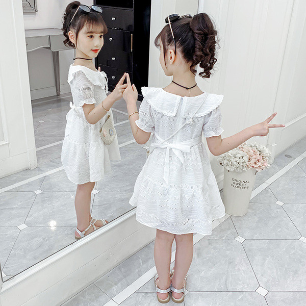 Fehér gyerekruha rövid ujjal és ovális nyakkivágással