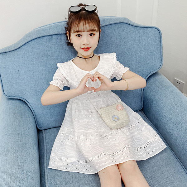 Fehér gyerekruha rövid ujjal és ovális nyakkivágással