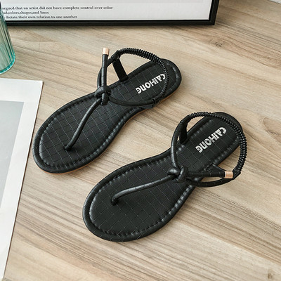 Alkalmi női szandál az orr felett vékony pántokkal