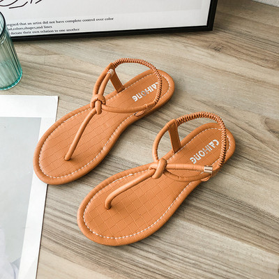 Alkalmi női szandál az orr felett vékony pántokkal