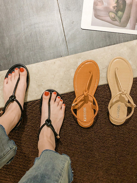 Alkalmi női szandál az orr felett vékony pántokkal