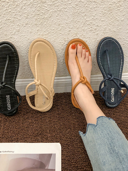 Alkalmi női szandál az orr felett vékony pántokkal