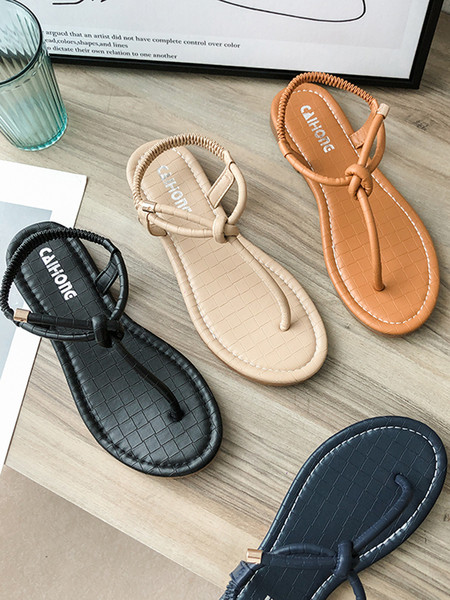 Alkalmi női szandál az orr felett vékony pántokkal