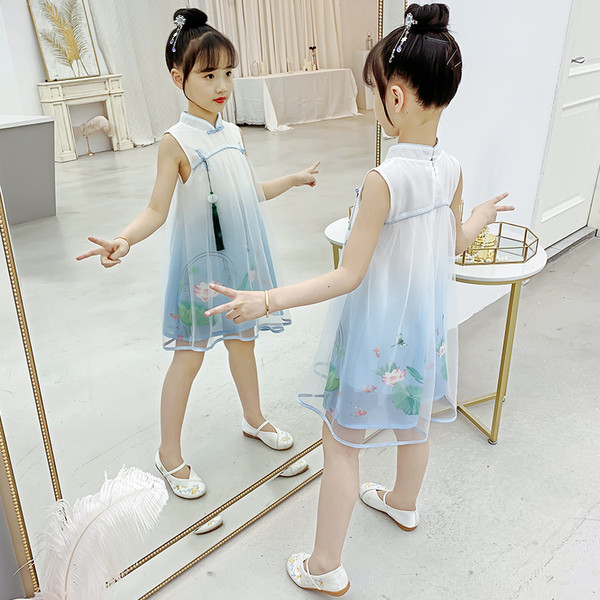 Modern gyerekruha alacsony gallérral és tüll mintával