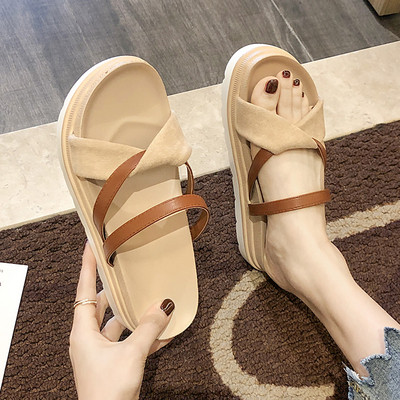 Bézs színű, magas talpú női papucs