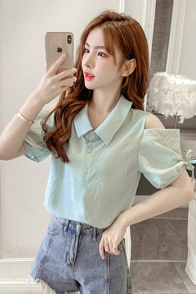 Moodne paljaste õlgade ja klassikalise kraega naiste särk