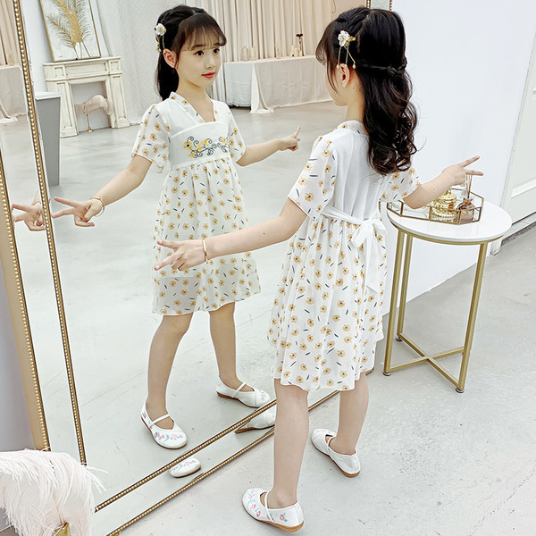 Nyári gyerekruha rövid ujjal és hímzéssel