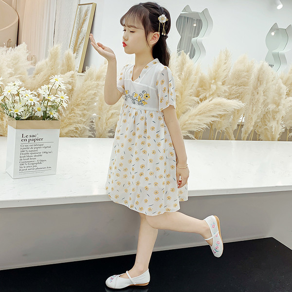 Nyári gyerekruha rövid ujjal és hímzéssel