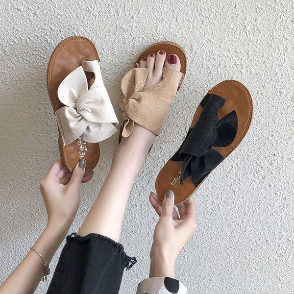 Modern női papucs lapos talppal, dekoratív csomóval