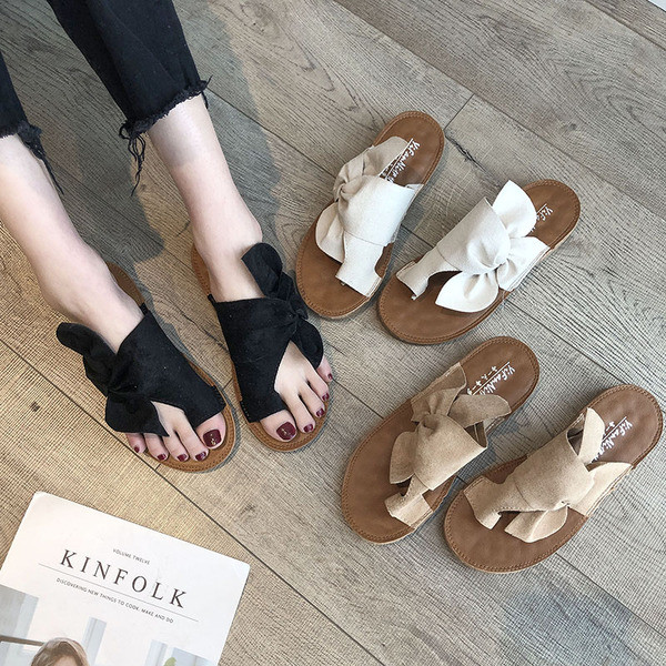 Modern női papucs lapos talppal, dekoratív csomóval