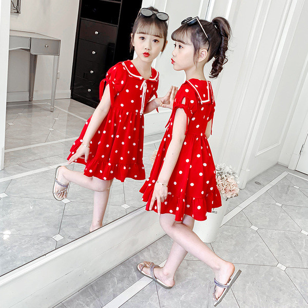 Piros pöttyös gyerekruha szalagokkal