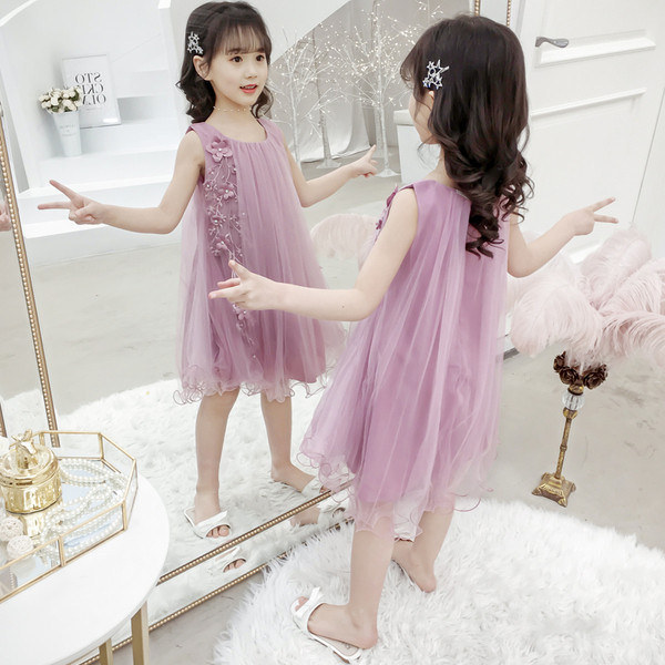 Modern gyerekruha tüllel és hímzéssel