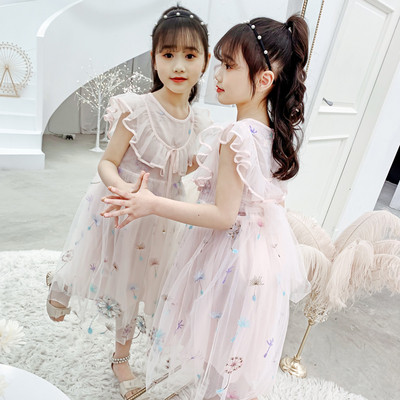 Moderna bērnu kleita ar volāniem un izšuvumiem