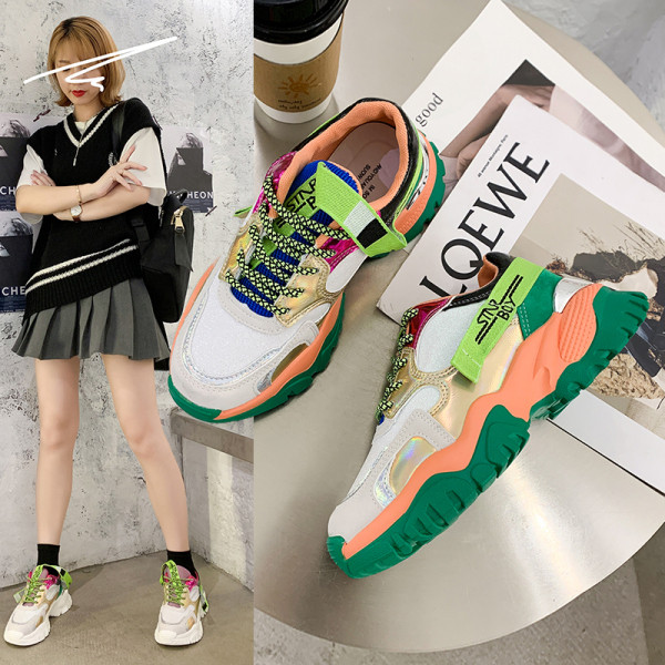 Női tornacipő új modellje színes gumitalppal