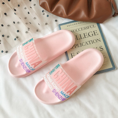 Csúszásmentes női papucs lapos talppal, feliratokkal