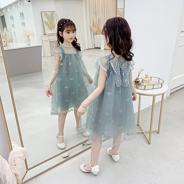 Modern gyerekruha hímzéssel és 3D szárnyakkal