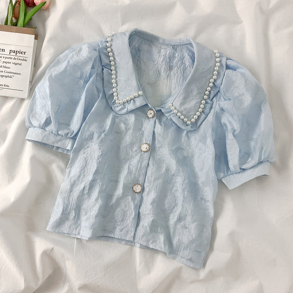 Moderns sieviešu krekls ar mežģīnēm un pērlēm