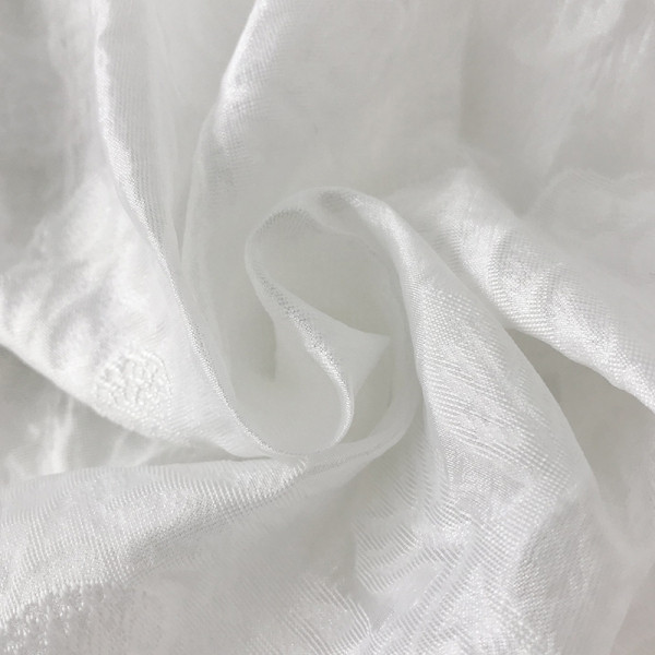 Moderns sieviešu krekls ar mežģīnēm un pērlēm