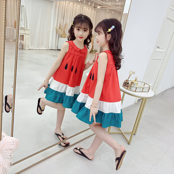 Ovaalse kaelusega laste suvine kleit